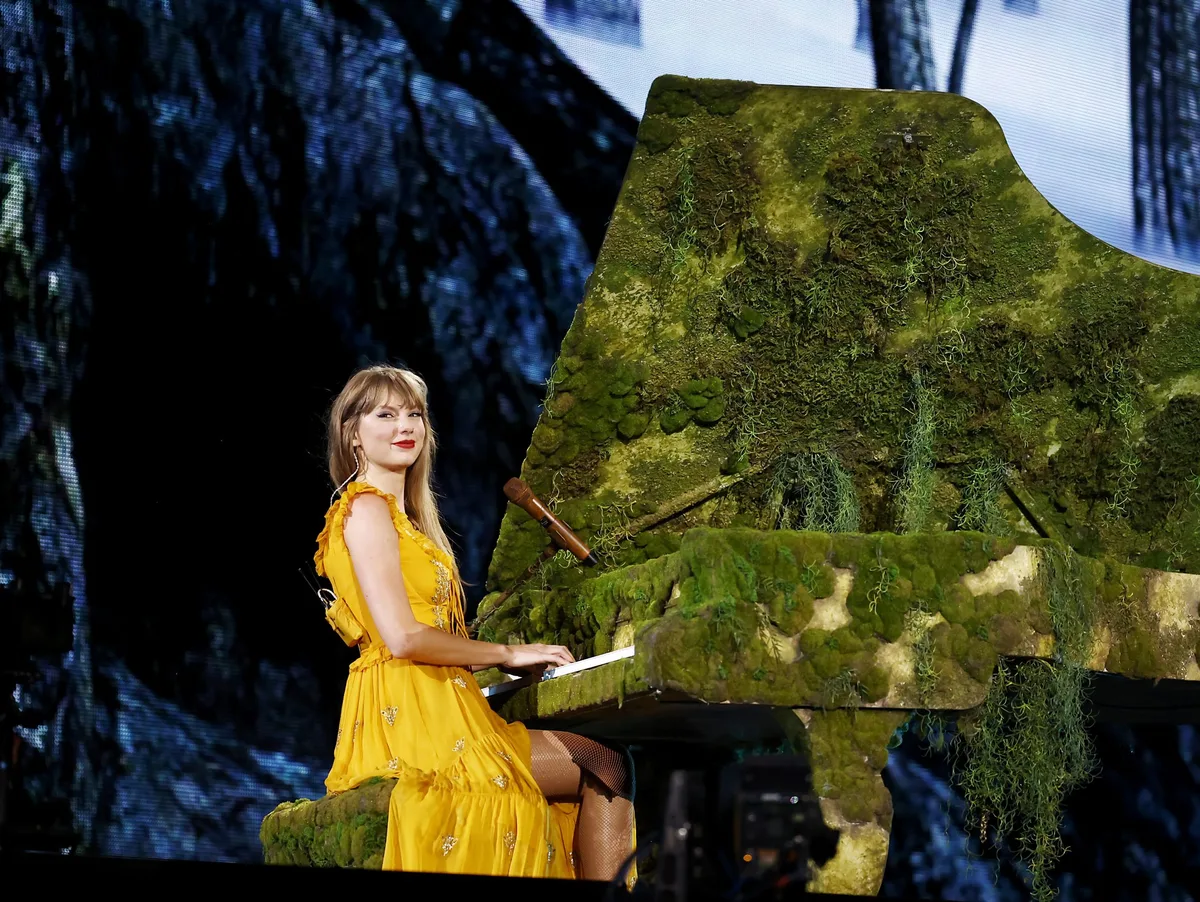 Night One Of Taylor Swift | The Eras Tour - Los Angeles, CA Taylor Swift performs onstage during "Taylor Swift | The Eras Tour" at SoFi Stadium on August 03, 2023 in Inglewood, California. © Emma McIntyre/TAS23/Getty Images for TAS Rights Management