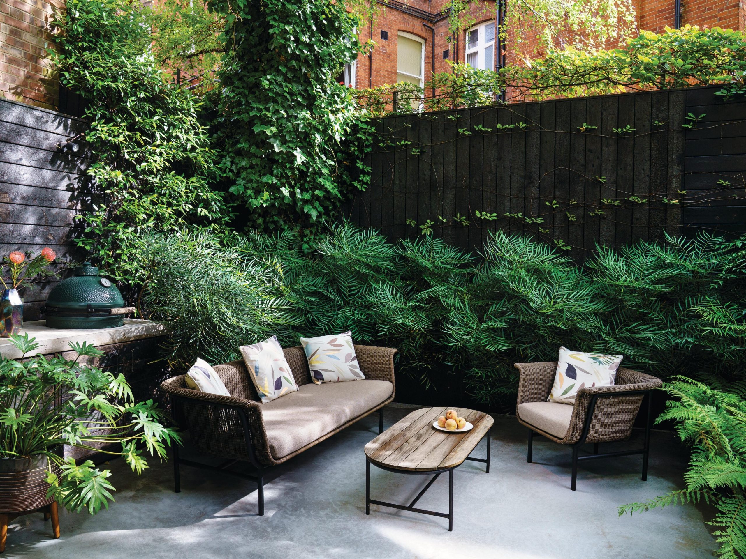 Garden with seating