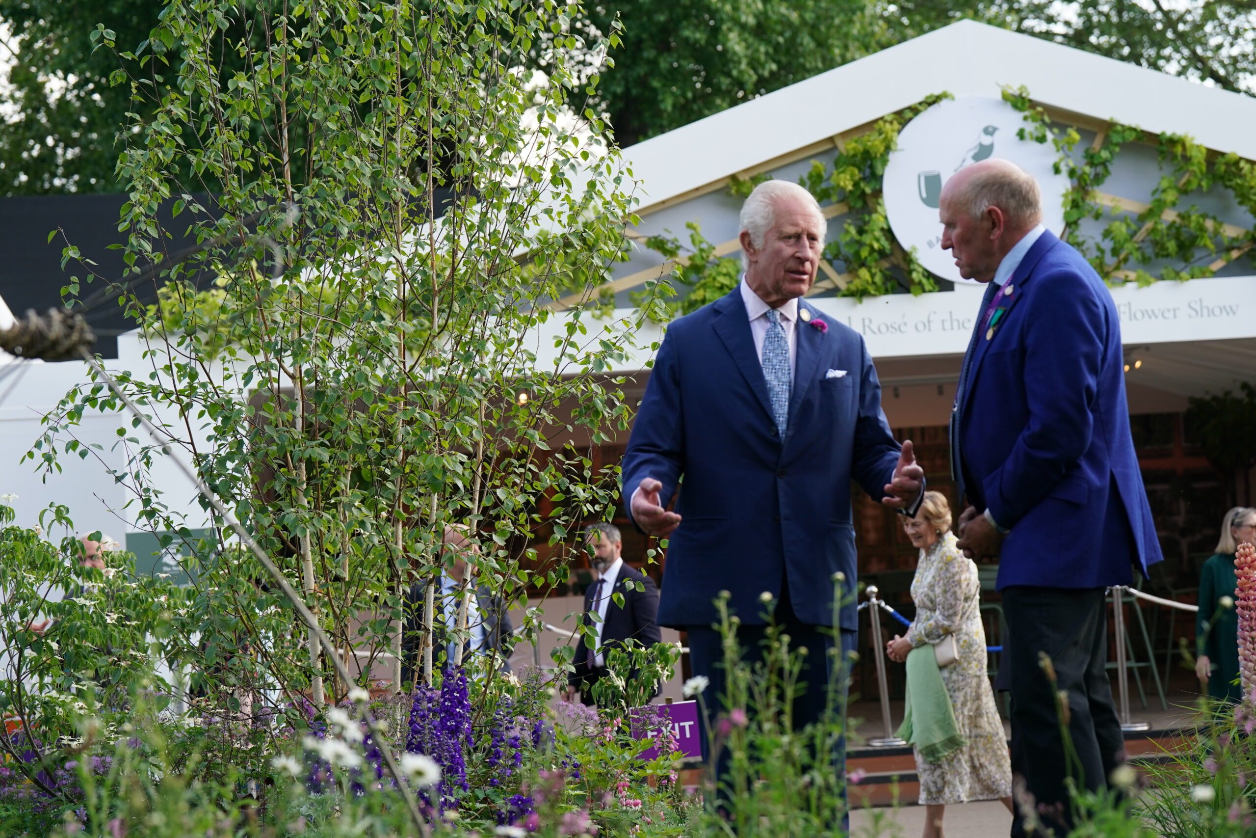 King Charles III (L) visits the 2024 RHS Chelsea Flower Show