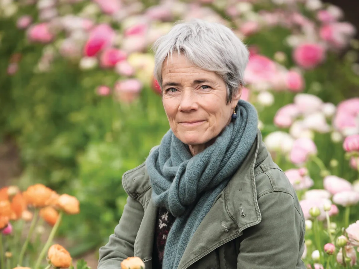 Rachel Siegfried portrait Spring_38_preview Woman cutting flowers