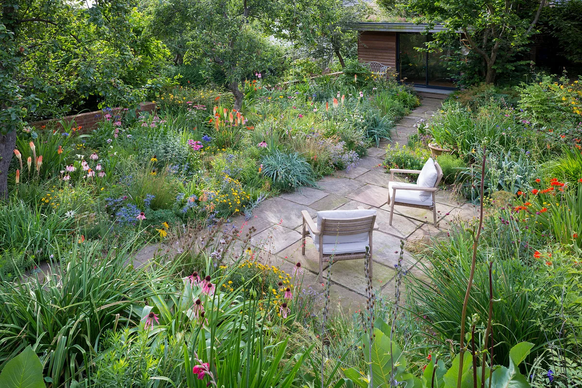 rbd5816-916 A shady seating area in James Hitchmough’s former garden in Sheffield